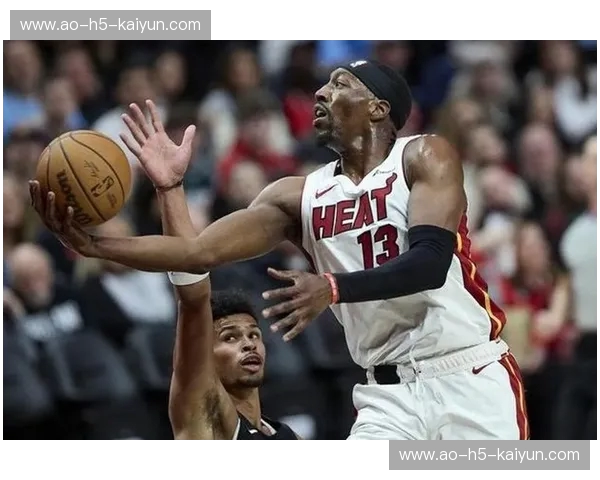 铁血之巅的红黑博弈:当迈阿密热火撞上芝加哥公牛,谁才是硬核篮球的终极代言? 铁血之巅的红黑博弈:当迈阿密热火撞上芝加哥公牛,谁才是硬核篮球的终极代言?